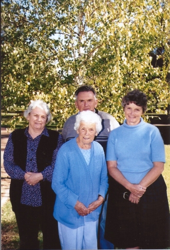 Mum, Noeleen, Doug & Gwen in Anzac Park Tamworth